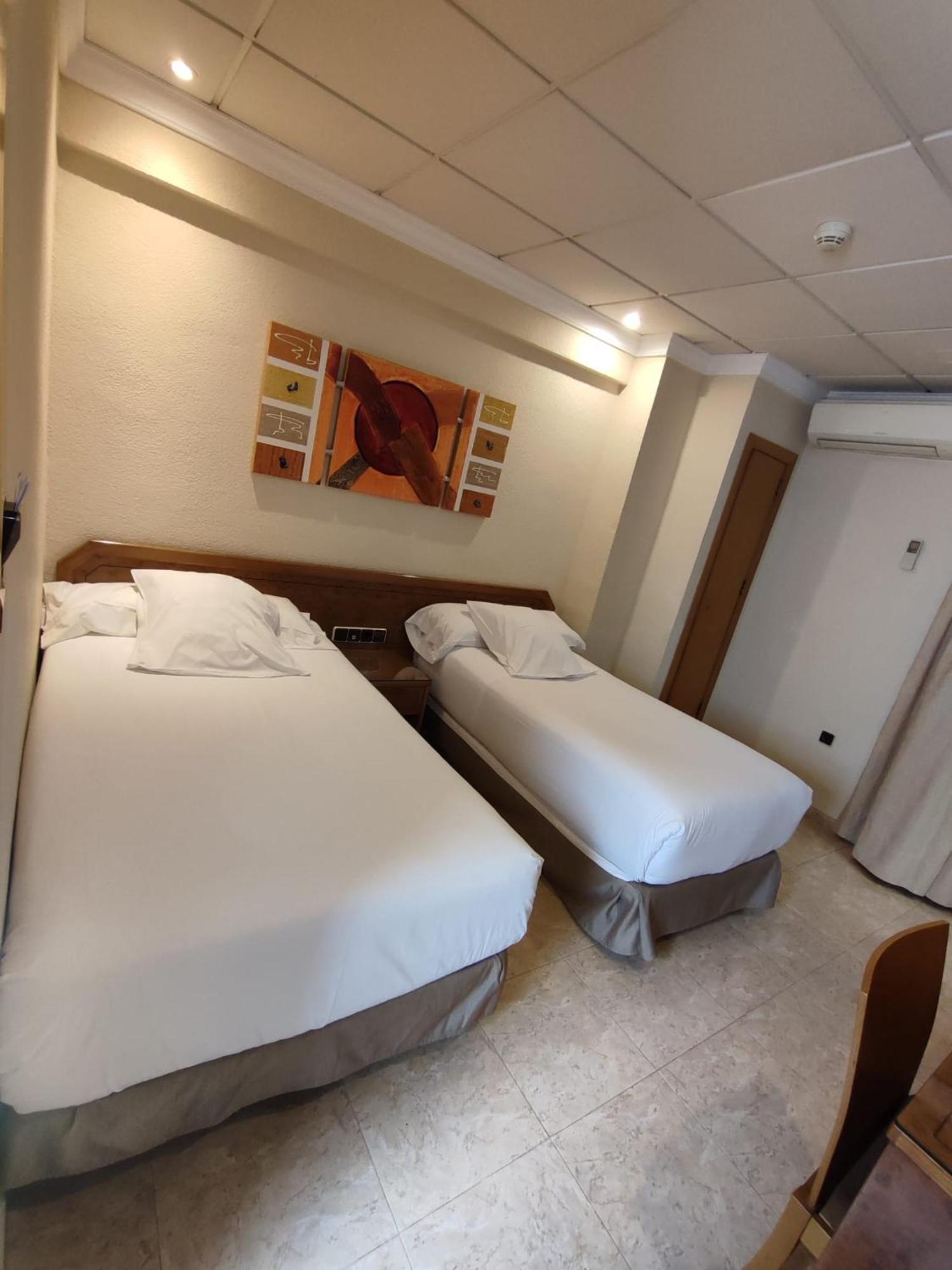 Hostal Moreno Силья Экстерьер фото