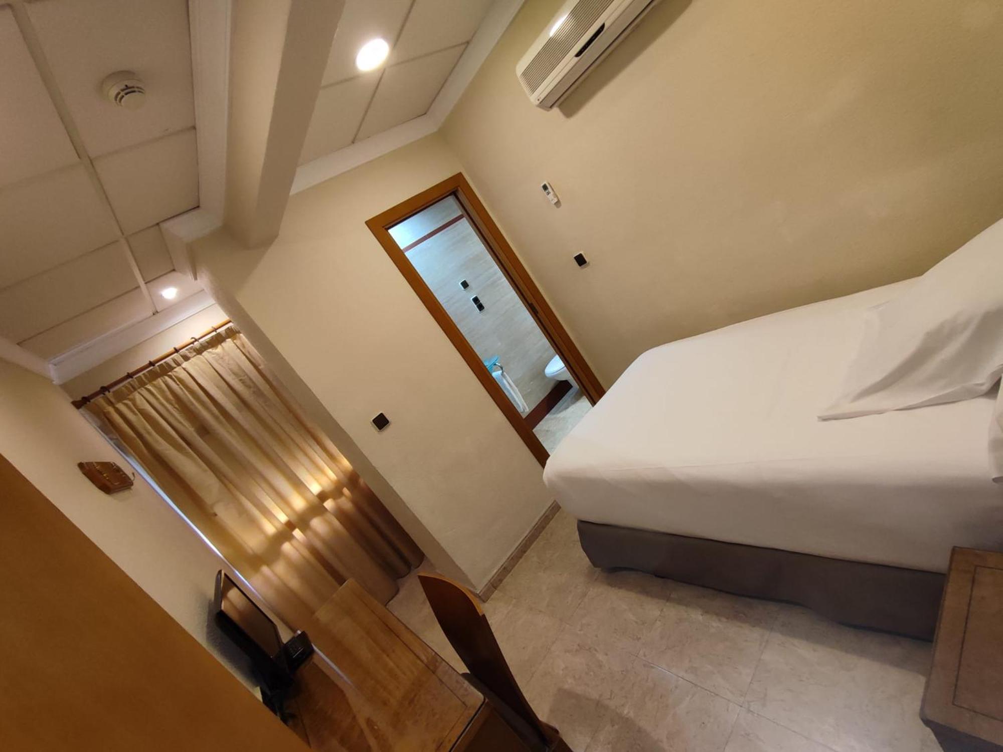 Hostal Moreno Силья Экстерьер фото