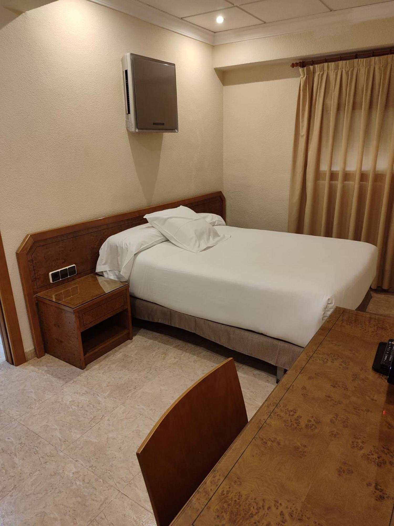 Hostal Moreno Силья Экстерьер фото