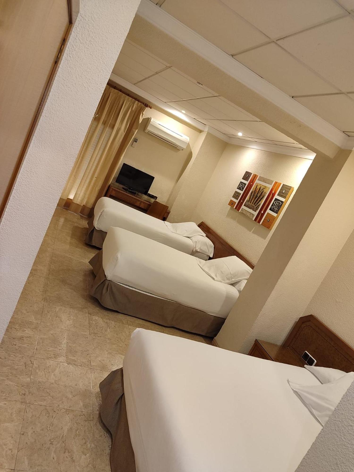 Hostal Moreno Силья Экстерьер фото